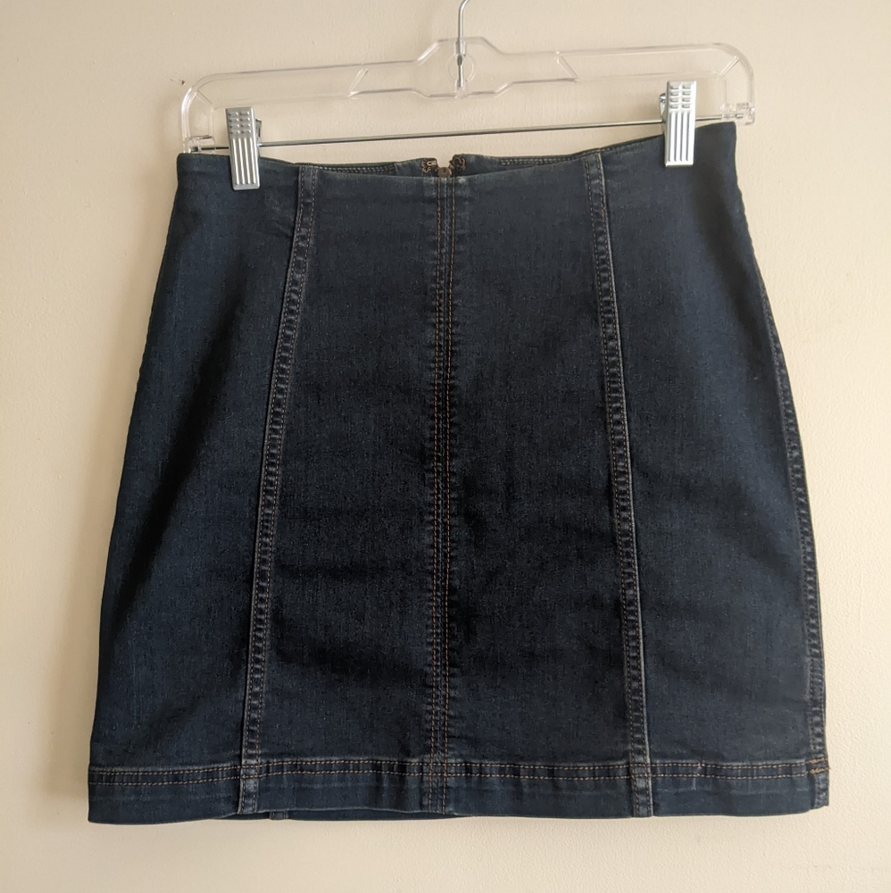 🔥END IN 2 DAYS‼️ Free People Demin Stretch Mini Skirt  Size: 8